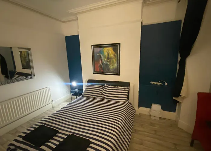 Belfast Bnb Over 25S Only